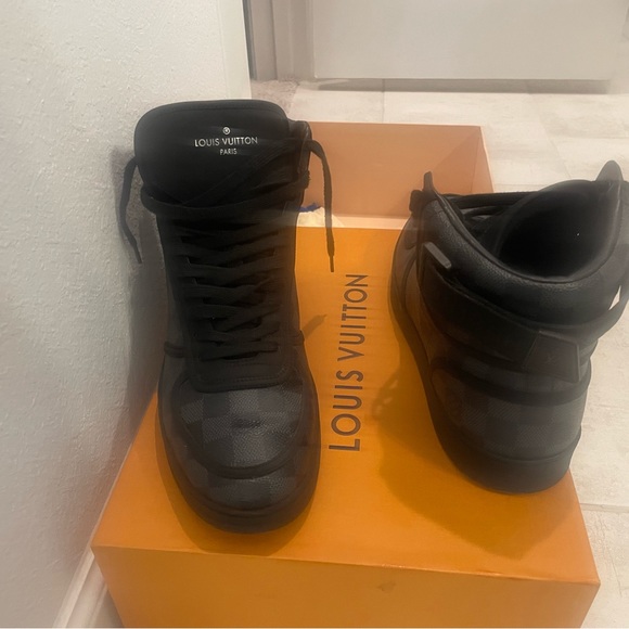 Rivoli Sneaker Boot by Louis Vuitton. - Picture 4 of 5
